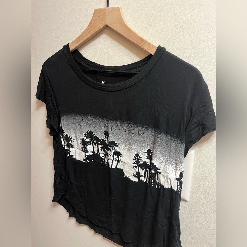 Graphic cropped tee